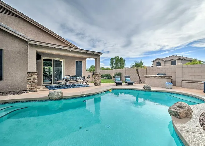 Patio & Fire Pit: Family Retreat In Cave Creek!