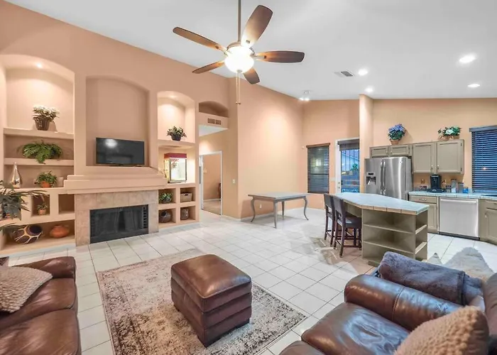 Private House In N Scottsdale